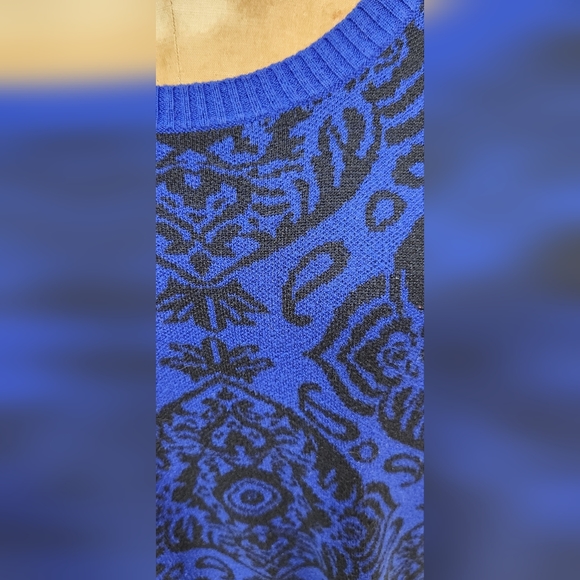 CABLE & GUAGE Long Sleeve Royal Blue & Black Scoop Neck Patterned Sweater EUC - Picture 3 of 7